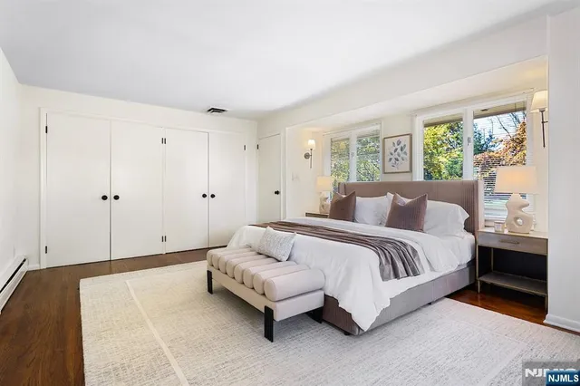 $975,000 | 16 Crossbrook Place, Livingston, NJ 07039