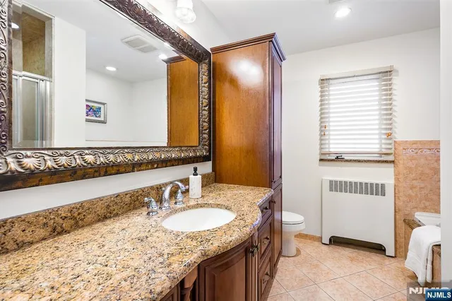 $975,000 | 16 Crossbrook Place, Livingston, NJ 07039