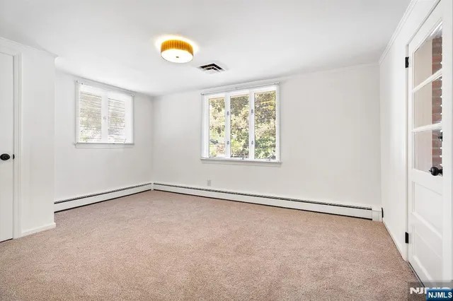 $975,000 | 16 Crossbrook Place, Livingston, NJ 07039