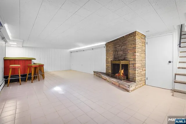 $975,000 | 16 Crossbrook Place, Livingston, NJ 07039