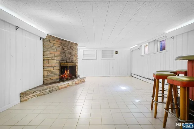 $975,000 | 16 Crossbrook Place, Livingston, NJ 07039