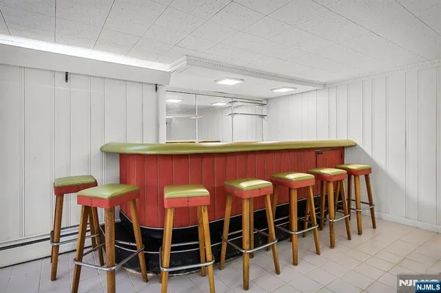 $975,000 | 16 Crossbrook Place, Livingston, NJ 07039