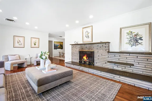 $975,000 | 16 Crossbrook Place, Livingston, NJ 07039