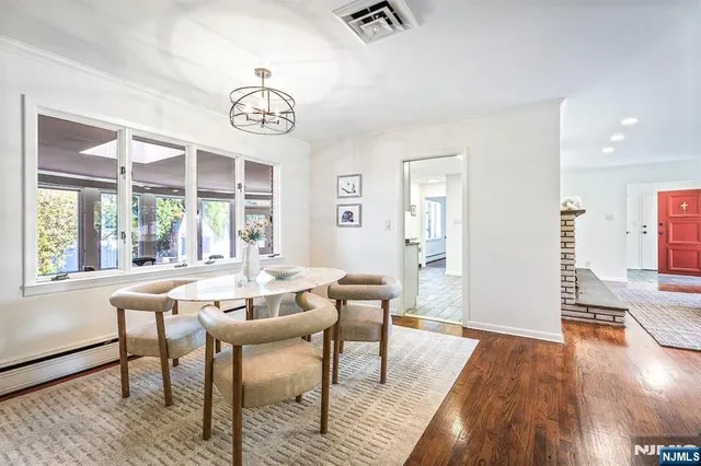 $975,000 | 16 Crossbrook Place, Livingston, NJ 07039