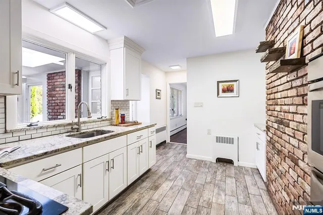 $975,000 | 16 Crossbrook Place, Livingston, NJ 07039