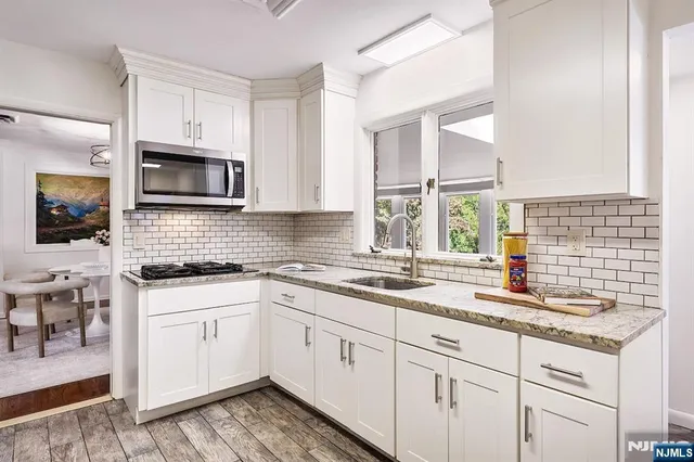 $975,000 | 16 Crossbrook Place, Livingston, NJ 07039