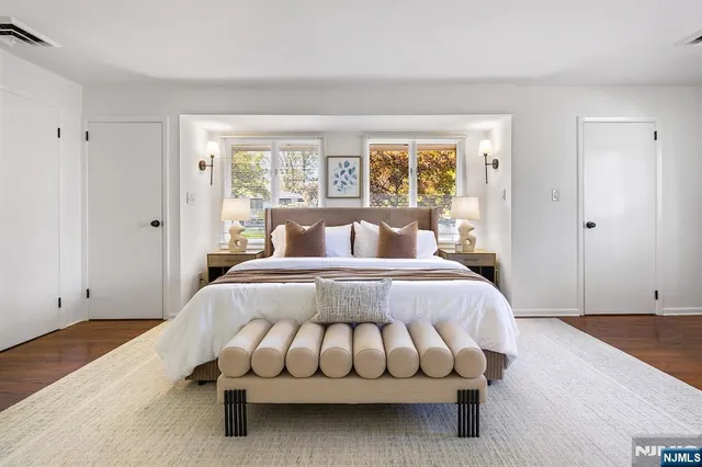 $975,000 | 16 Crossbrook Place, Livingston, NJ 07039