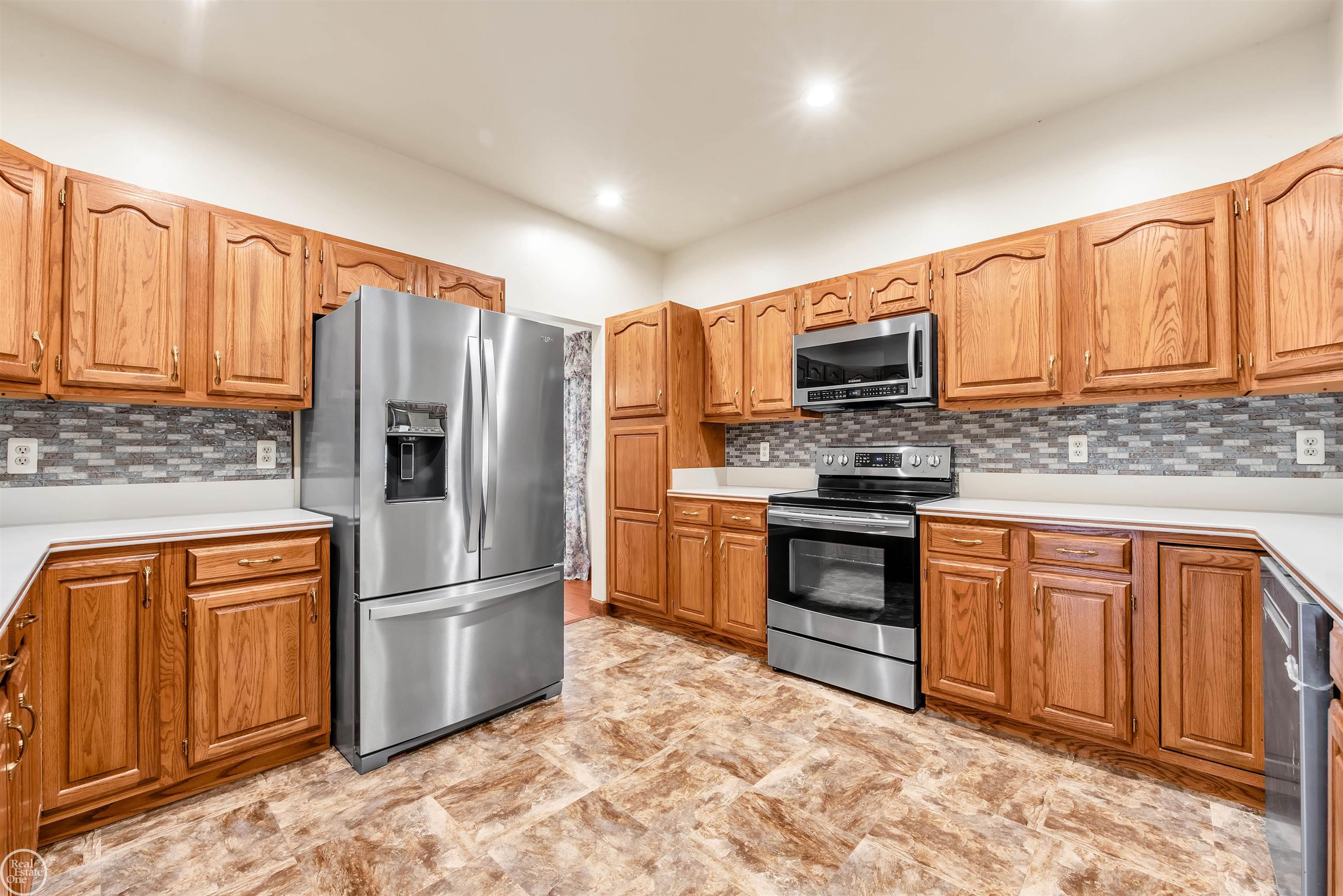 54465 Fairchild Road Macomb, MI 48042 - Photo 13 of 53 50120423-12.JPG