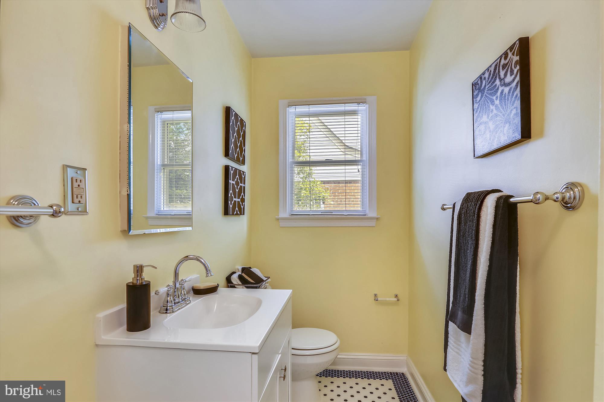 2705 Russell Road Alexandria, VA 22305 - Photo 16 of 45 Main Level Bath