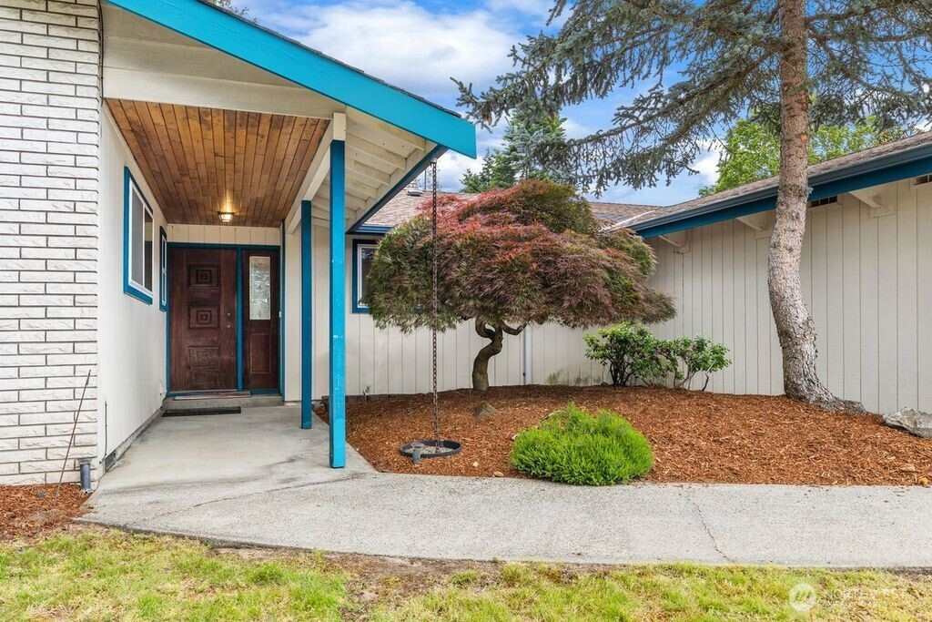 1708 Monterey Court Northeast Renton, WA 98056 - Photo 2 of 26