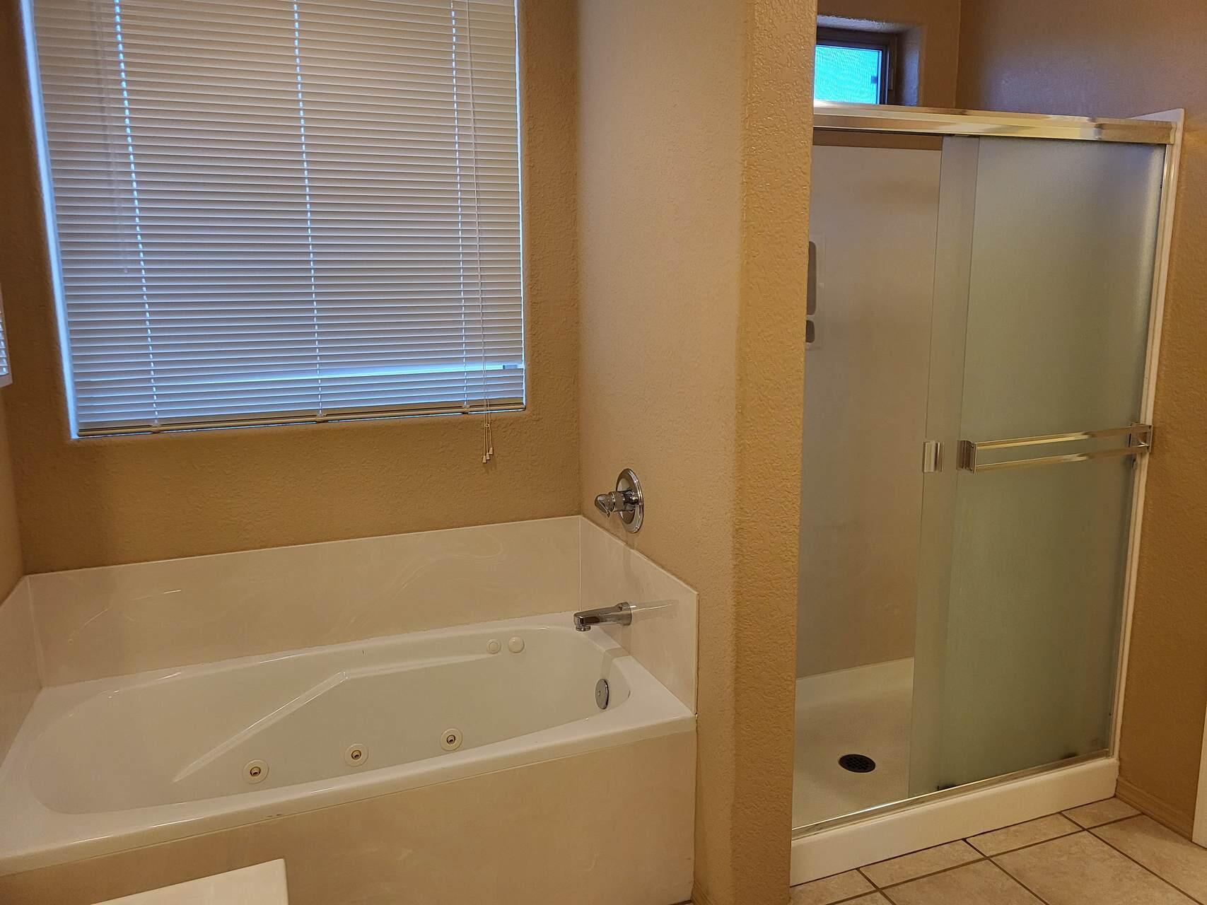 1120 South Sycamore Circle Payson, AZ 85541 - Photo 18 of 44 a bathroom with a bathtub