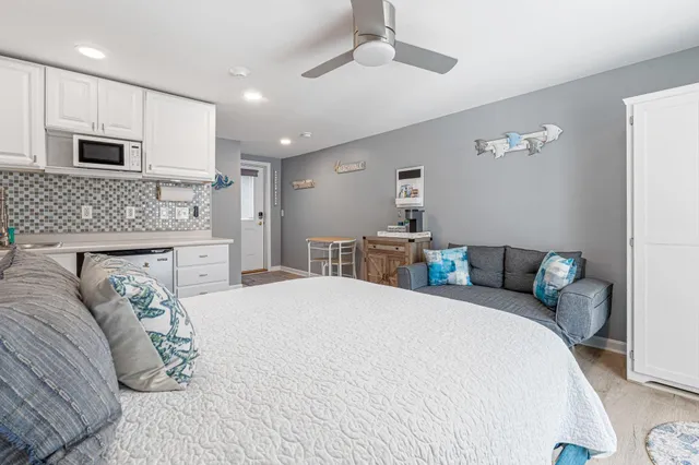 $1,600 | 6 Ashworth Avenue, Unit 15, Hampton, NH 03842