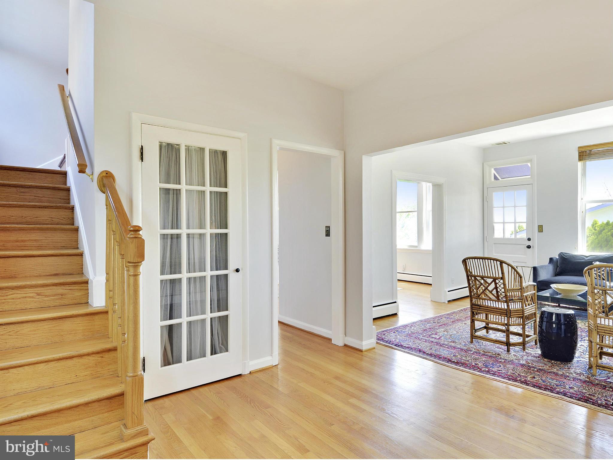 303 Park Road Alexandria, VA 22301 - Photo 3 of 30 Large Foyer