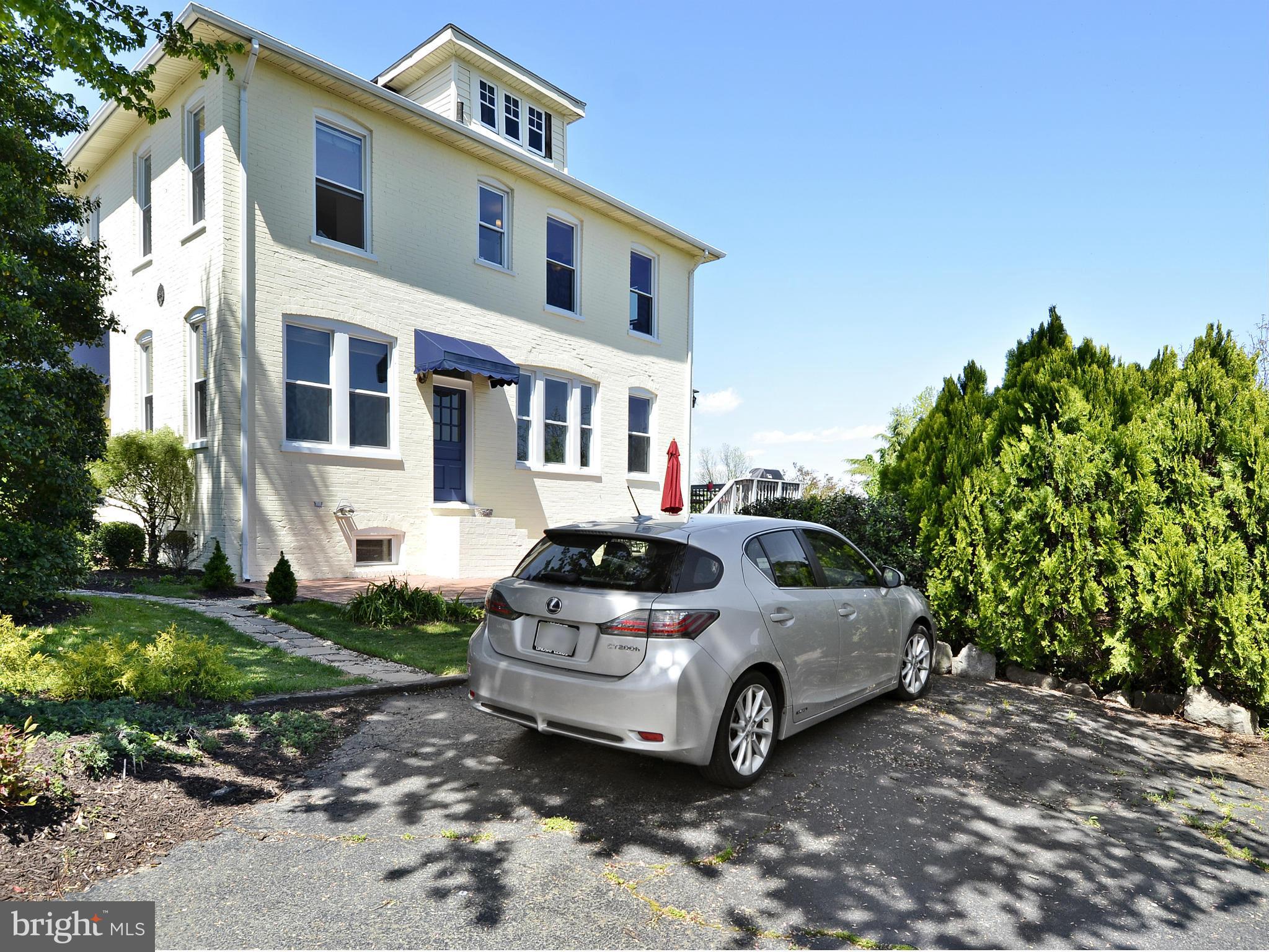 303 Park Road Alexandria, VA 22301 - Photo 22 of 30 Driveway