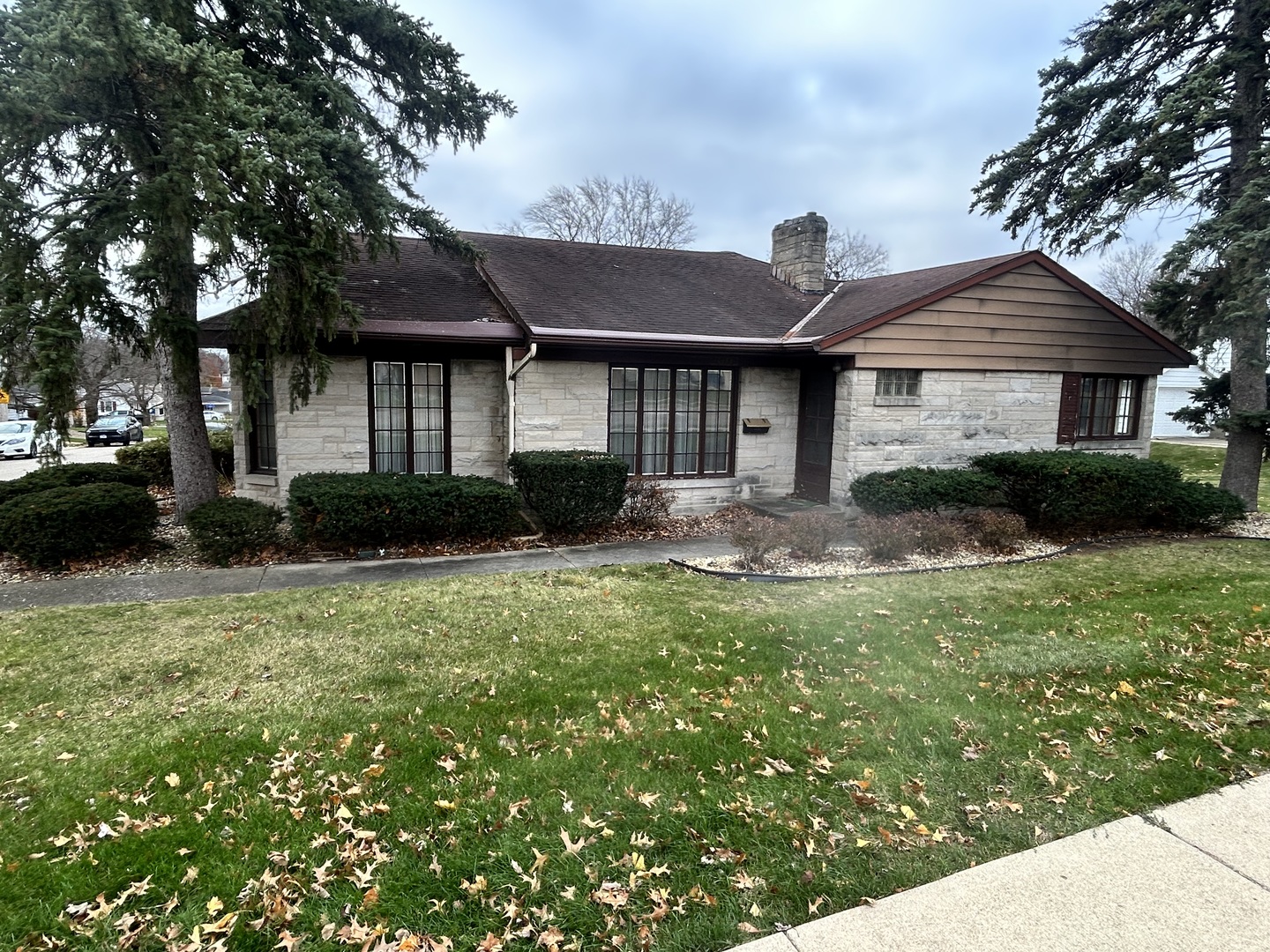 2002 Shooting Park Road Peru, IL 61354 - Photo 1 of 20 Gallery Image 1