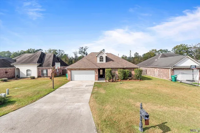 $315,000 | 32425 Savannah Trace, Denham Springs, LA 70726