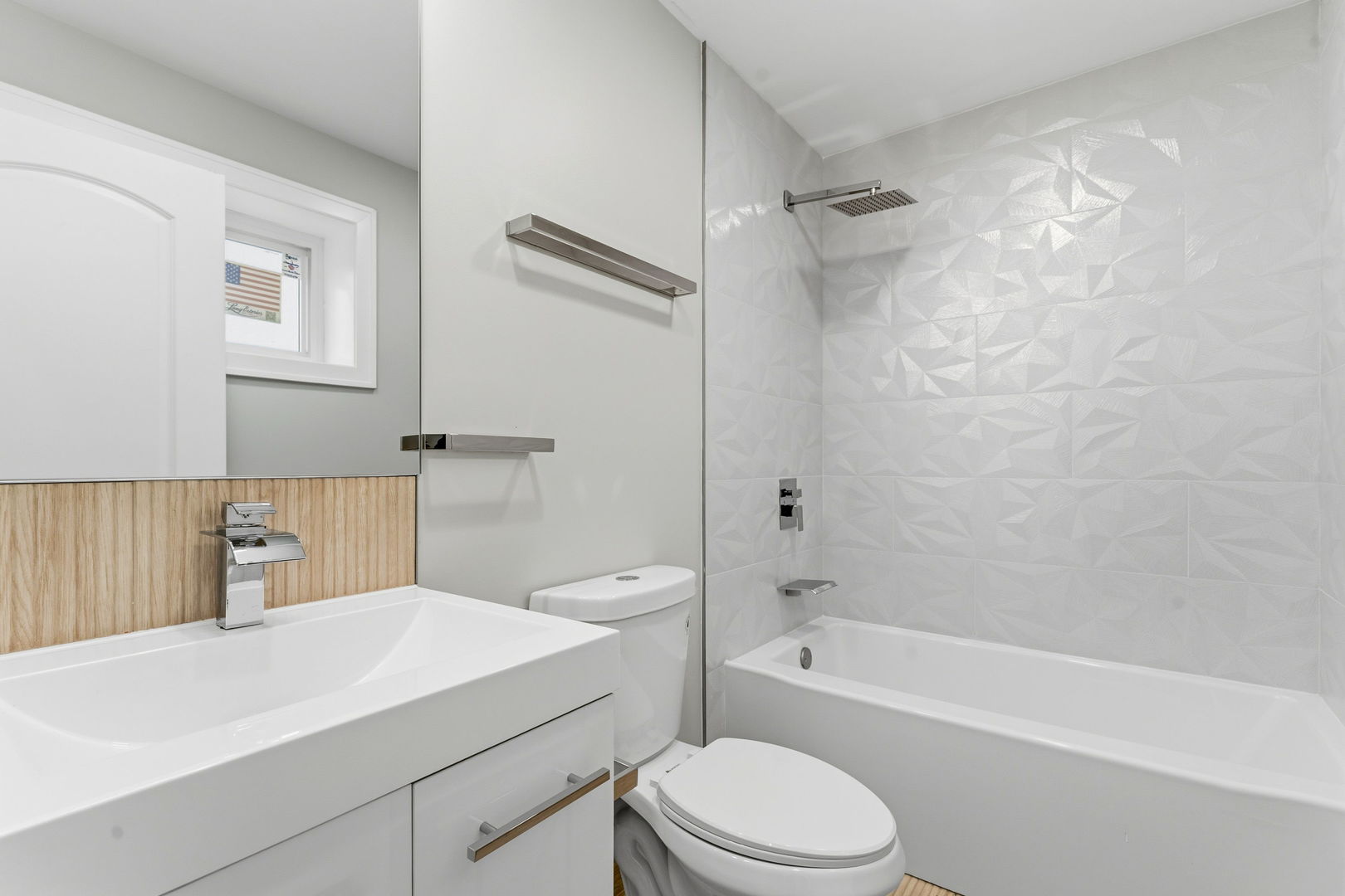 9410 South Champlain Avenue Chicago, IL 60619 - Photo 11 of 35 a bathroom with a sink a toilet and a bathtub