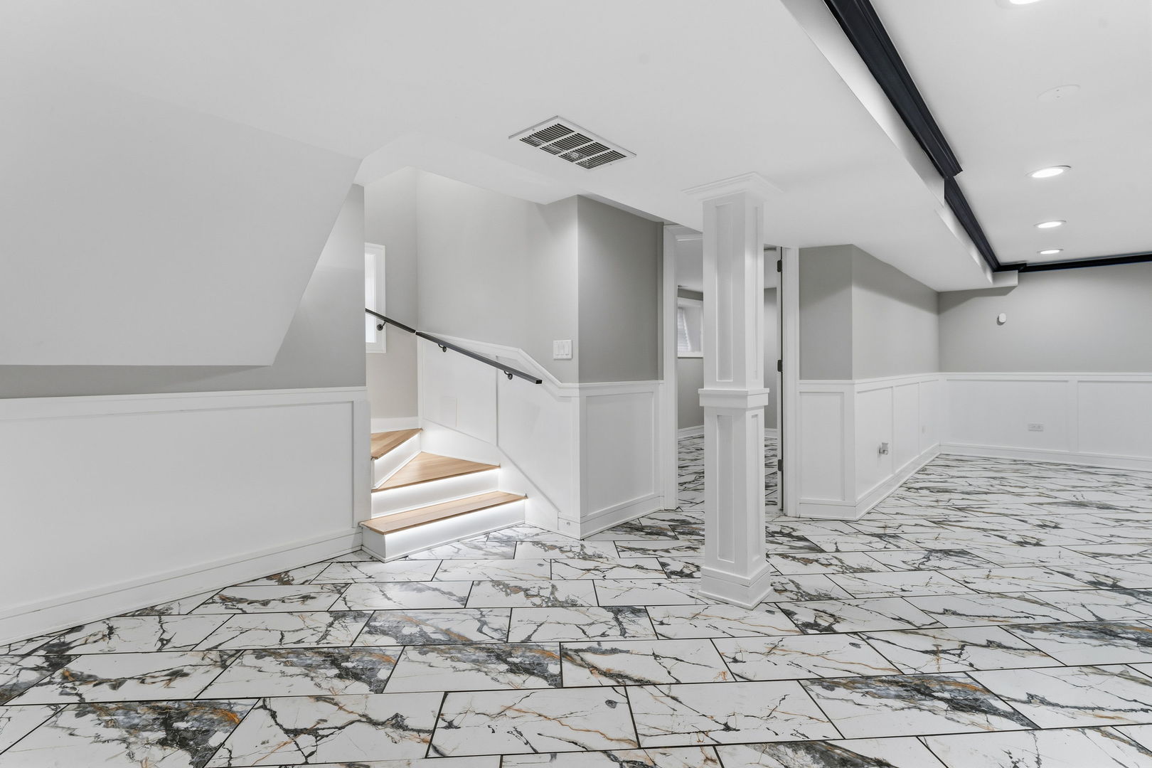 9410 South Champlain Avenue Chicago, IL 60619 - Photo 13 of 35 a view of entryway