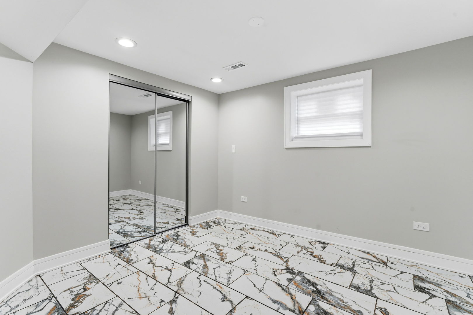 9410 South Champlain Avenue Chicago, IL 60619 - Photo 17 of 35 a view of a bedroom