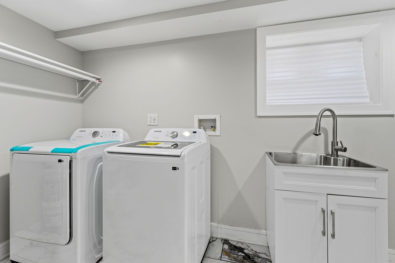 9410 South Champlain Avenue Chicago, IL 60619 - Photo 18 of 35 a utility room with dryer and washer