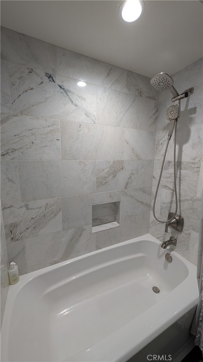 3554 Sunset Lane Oxnard, CA 93035 - Photo 13 of 29 Bathtub