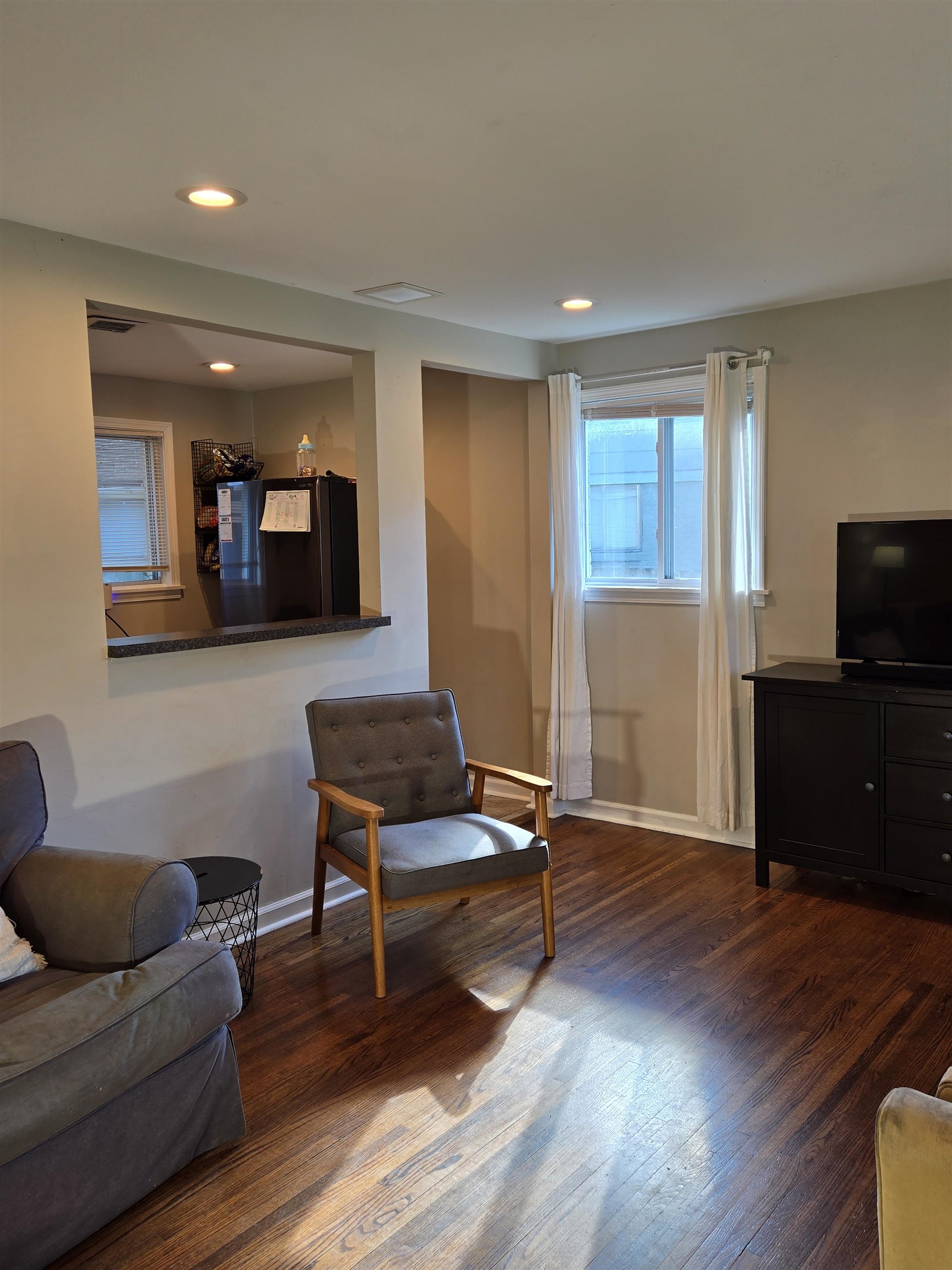 5475 Mesquite Road Memphis, TN 38120 - Photo 3 of 23 a living room with furniture and a flat screen tv