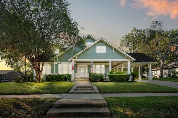 $649,900 | 603 West Third Street, Brenham, TX 77833