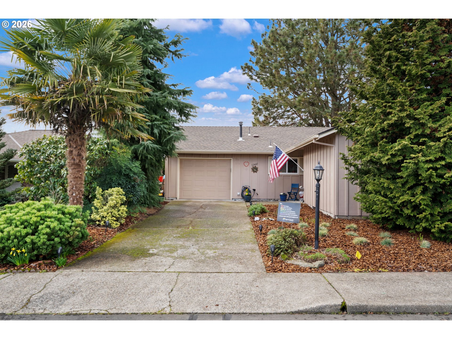 12441 Southwest King George Drive Portland, OR 97224 - Photo 2 of 36 a front view of a house with garden