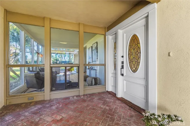 a view of a livingroom with washer and dryer
