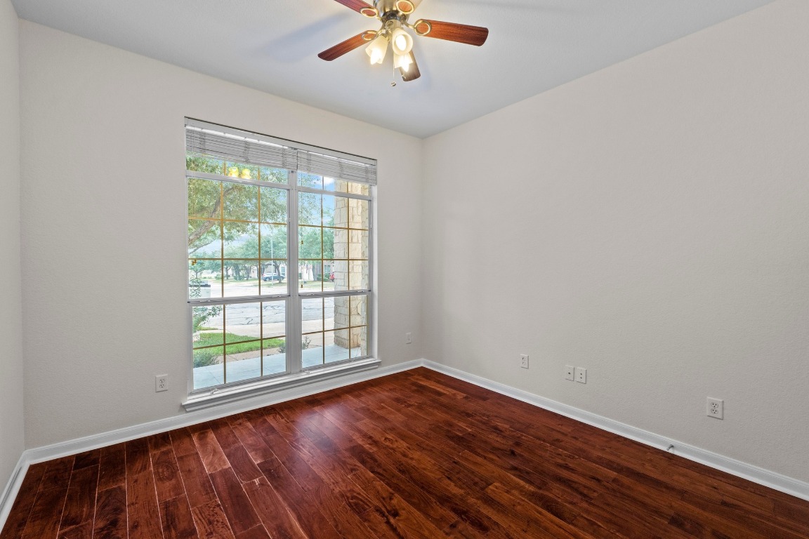 3228 Ranch Park Trail Round Rock, TX 78681 - Photo 20 of 40 Downstairs bedroom with full bath - perfect for in-laws or guests.