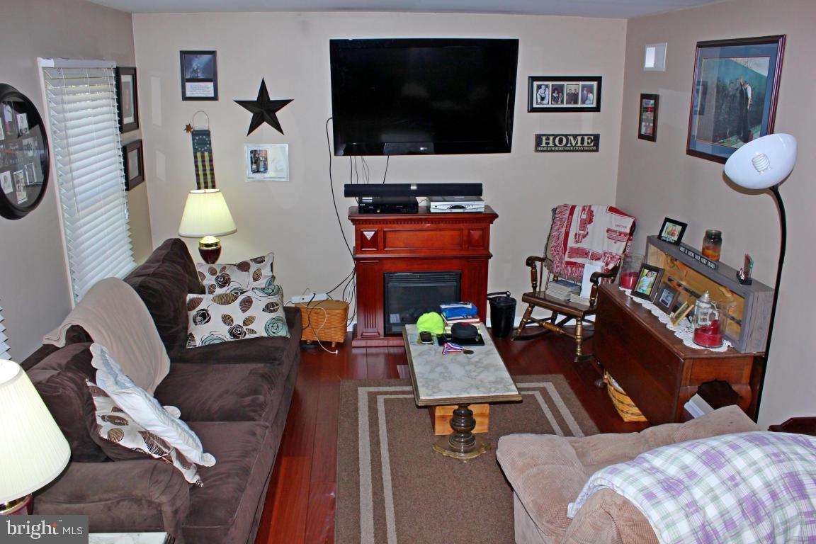 83 Robinhill Drive Lititz, PA 17543 - Photo 4 of 18 Gallery Image 4