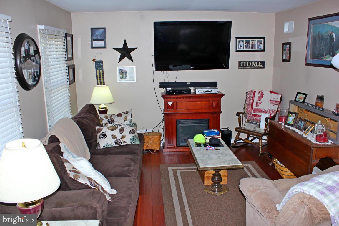 83 Robinhill Drive Lititz, PA 17543 - Photo 5 of 18 Gallery Image 5