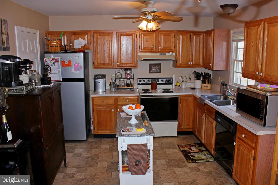 83 Robinhill Drive Lititz, PA 17543 - Photo 7 of 18 Gallery Image 7