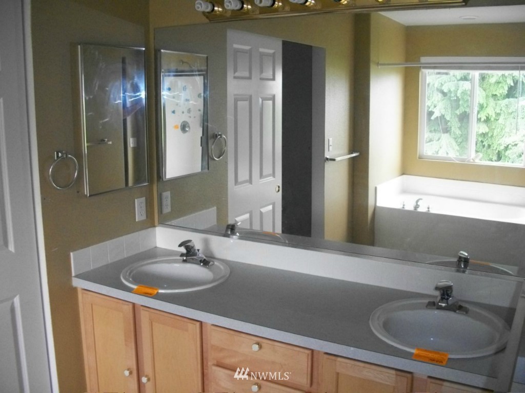 17739 110th Place Southeast Renton, WA 98055 - Photo 14 of 15