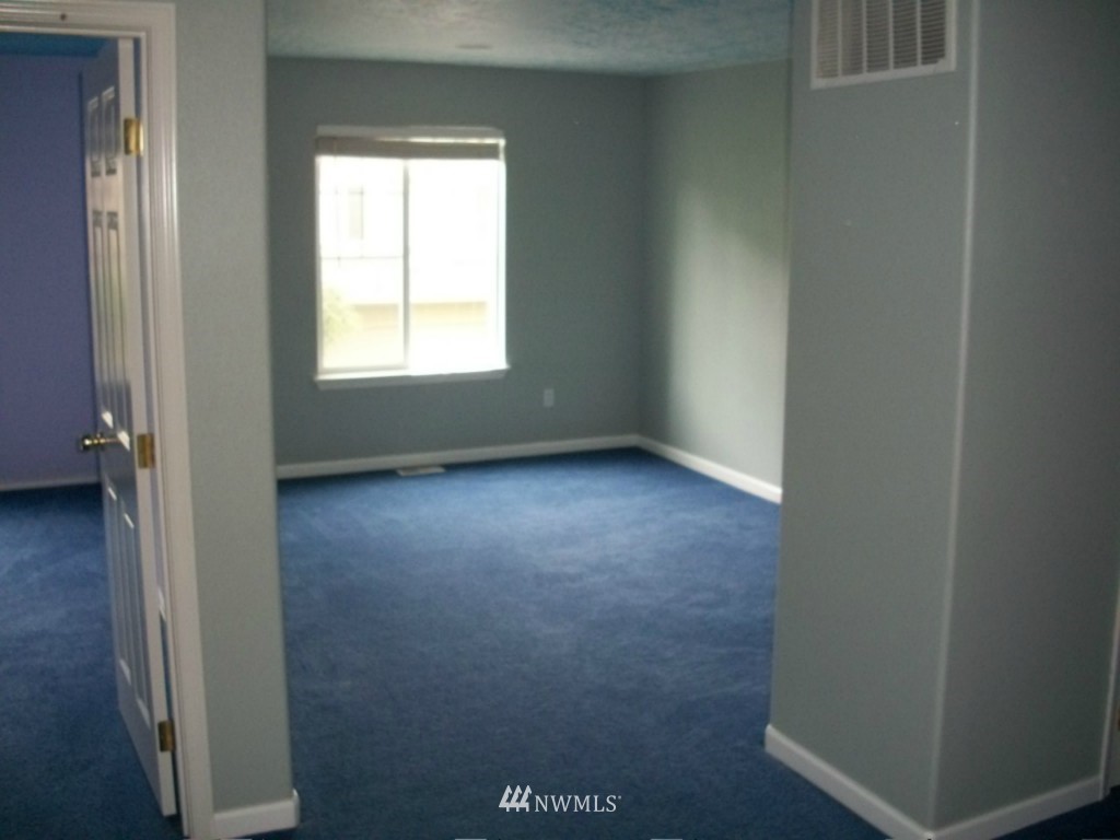 17739 110th Place Southeast Renton, WA 98055 - Photo 10 of 15