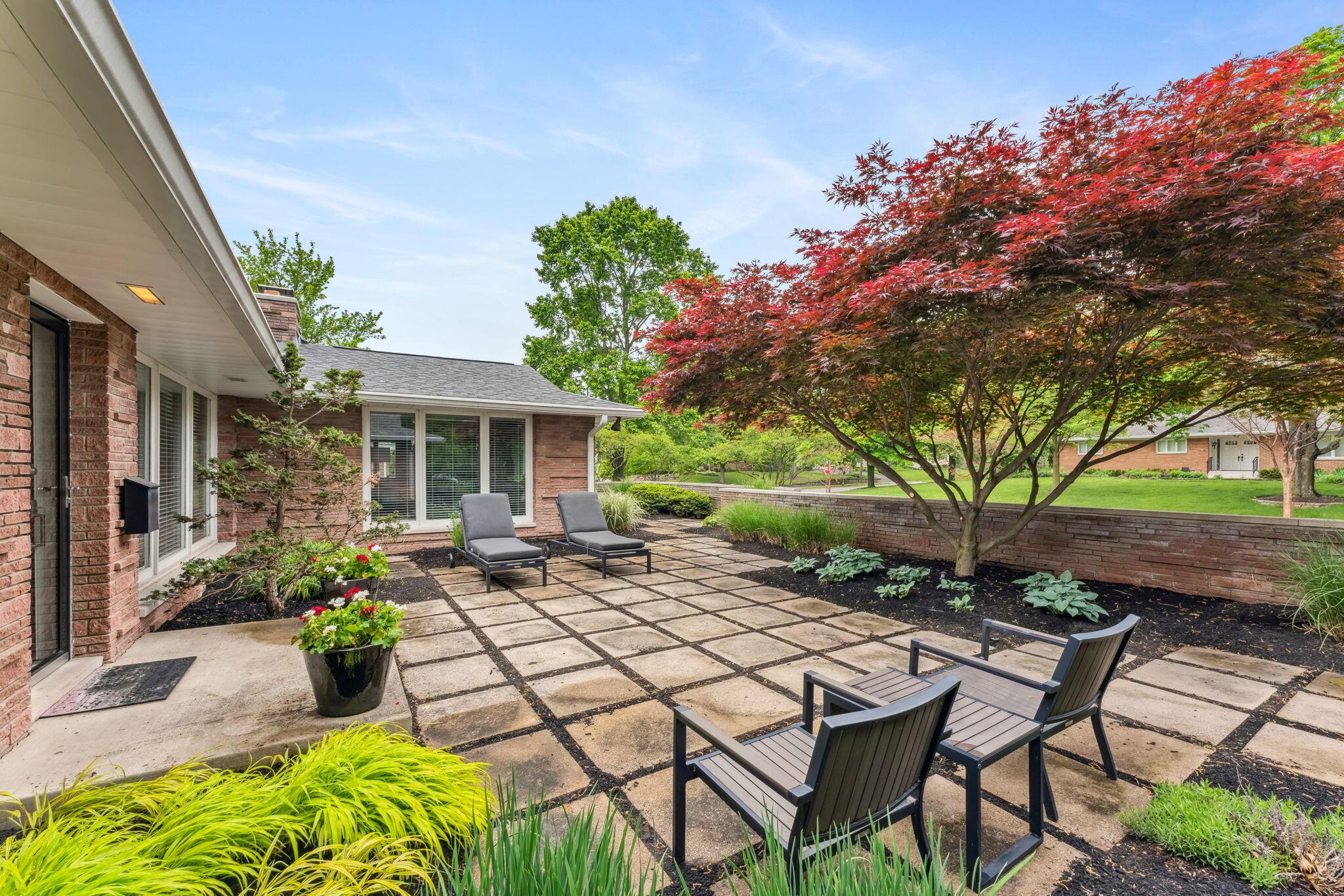 2579 Middlesex Road Upper Arlington, OH 43220 - Photo 54 of 92 Front Patio