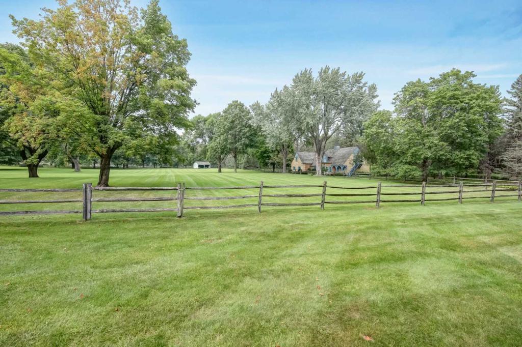 1482 Hunter Drive Medina, MN 55391 - Photo 3 of 28