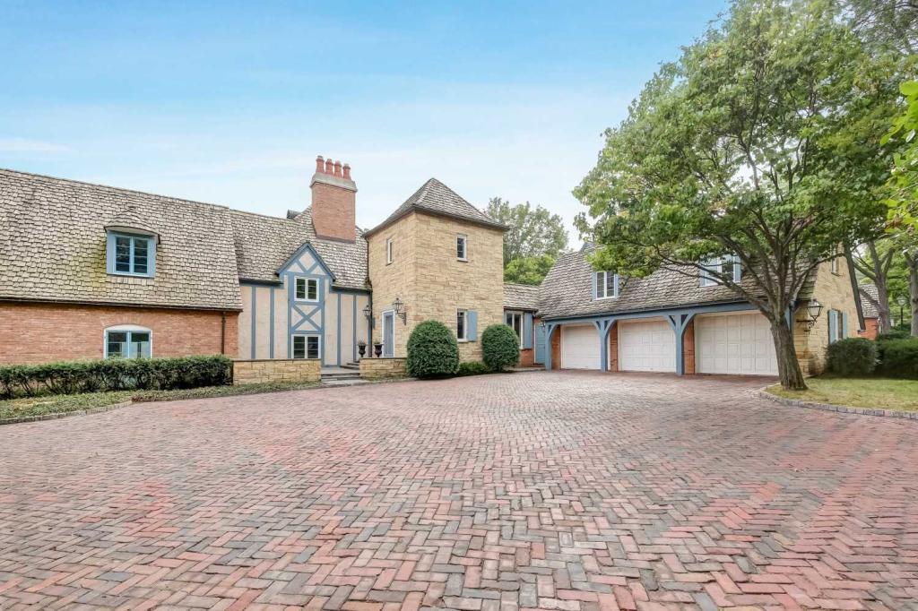 1482 Hunter Drive Medina, MN 55391 - Photo 23 of 28