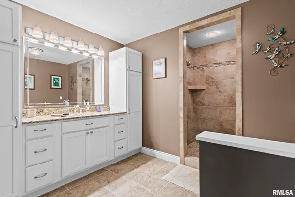 $460,000 | 1115 Lost Tree Drive, Sherman, IL 62684