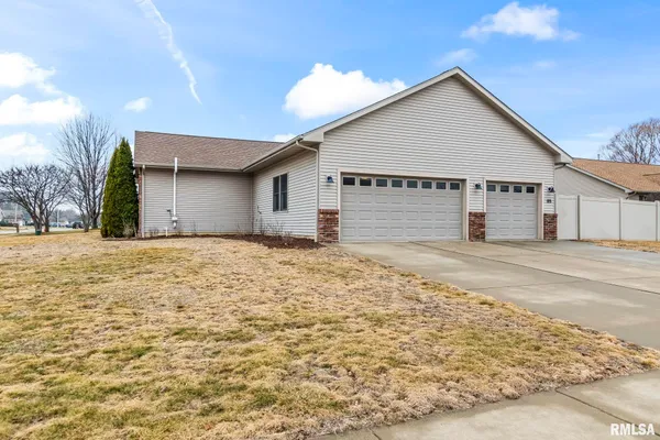 $460,000 | 1115 Lost Tree Drive, Sherman, IL 62684