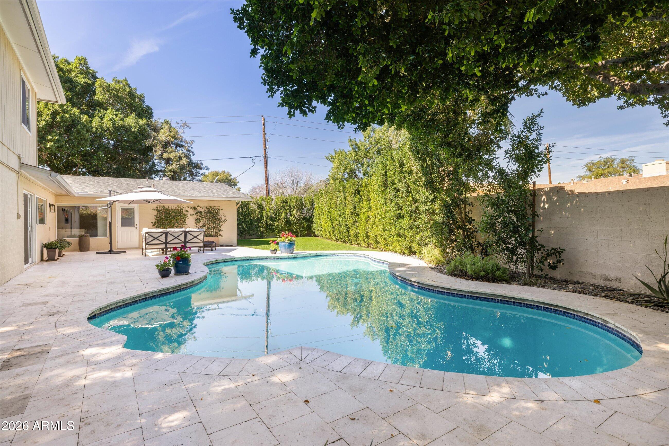7142 North 14th Street Phoenix, AZ 85020 - Photo 25 of 29 a view of a house with backyard and sitting area