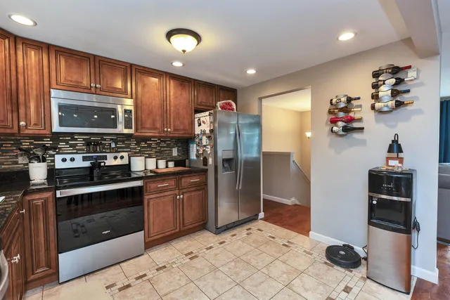 $3,850 | 52 Jonathan Lane, Manchester, NH 03104