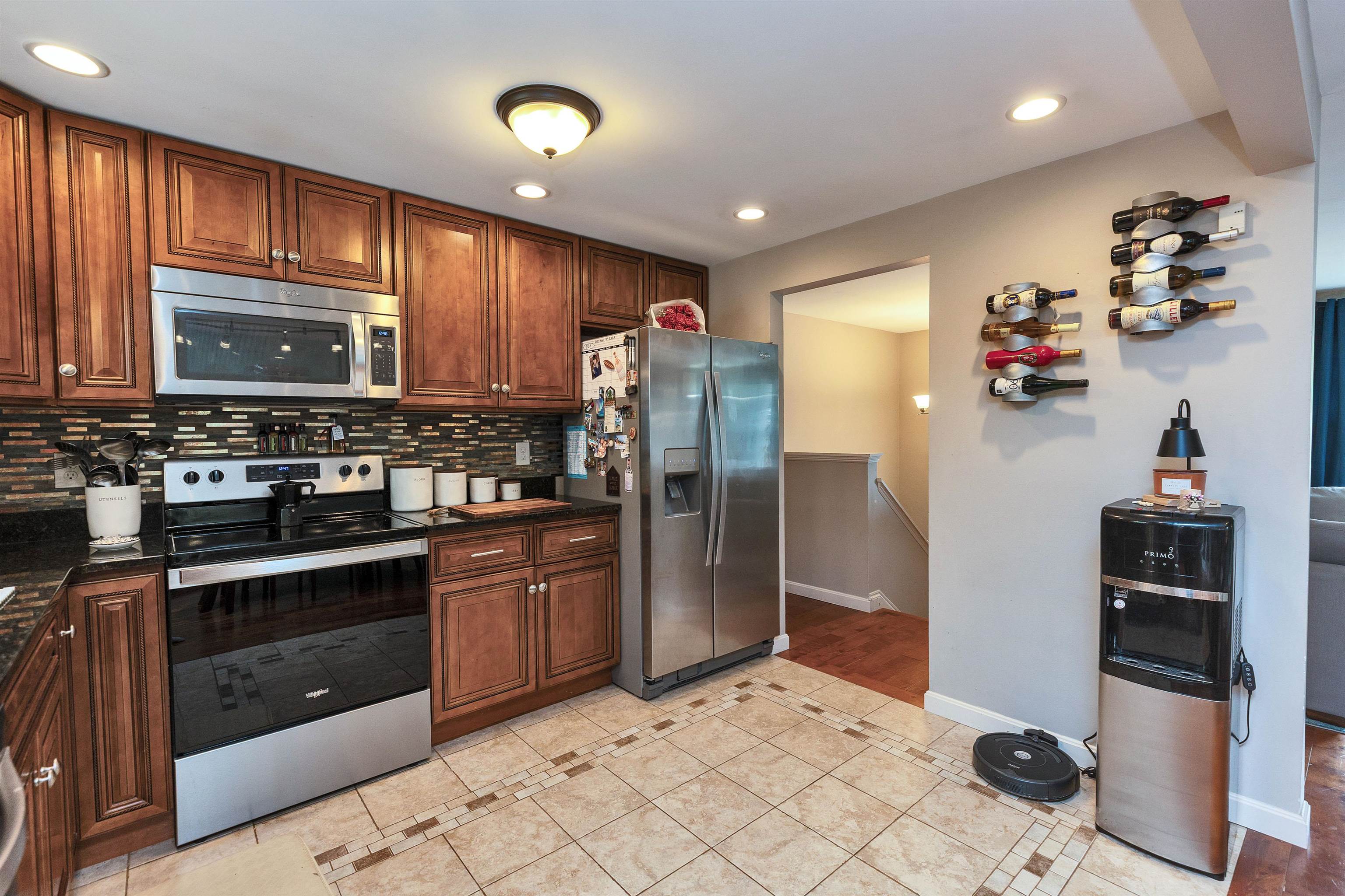 52 Jonathan Lane Manchester, NH 03104 - Photo 13 of 55