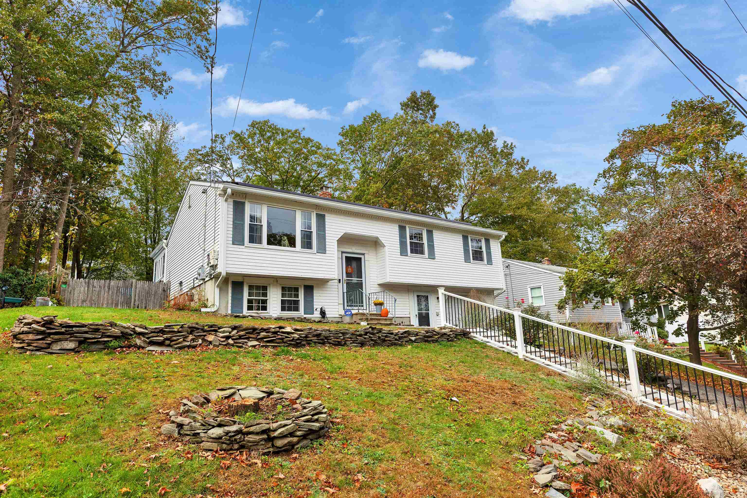 52 Jonathan Lane Manchester, NH 03104 - Photo 2 of 55