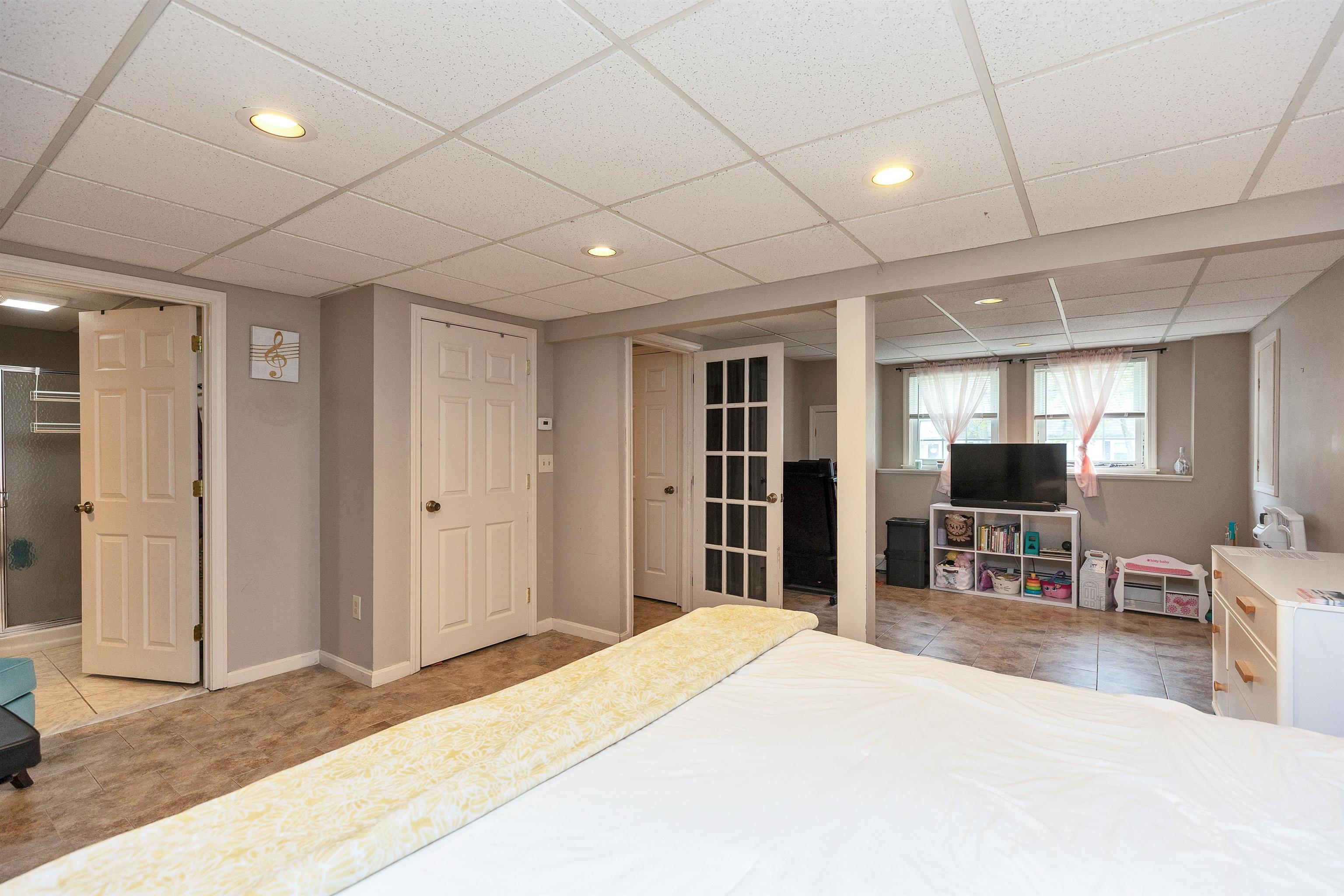 52 Jonathan Lane Manchester, NH 03104 - Photo 41 of 55