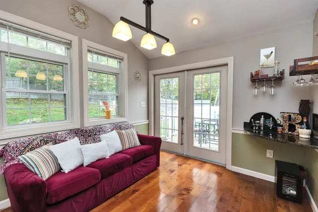 $3,850 | 52 Jonathan Lane, Manchester, NH 03104