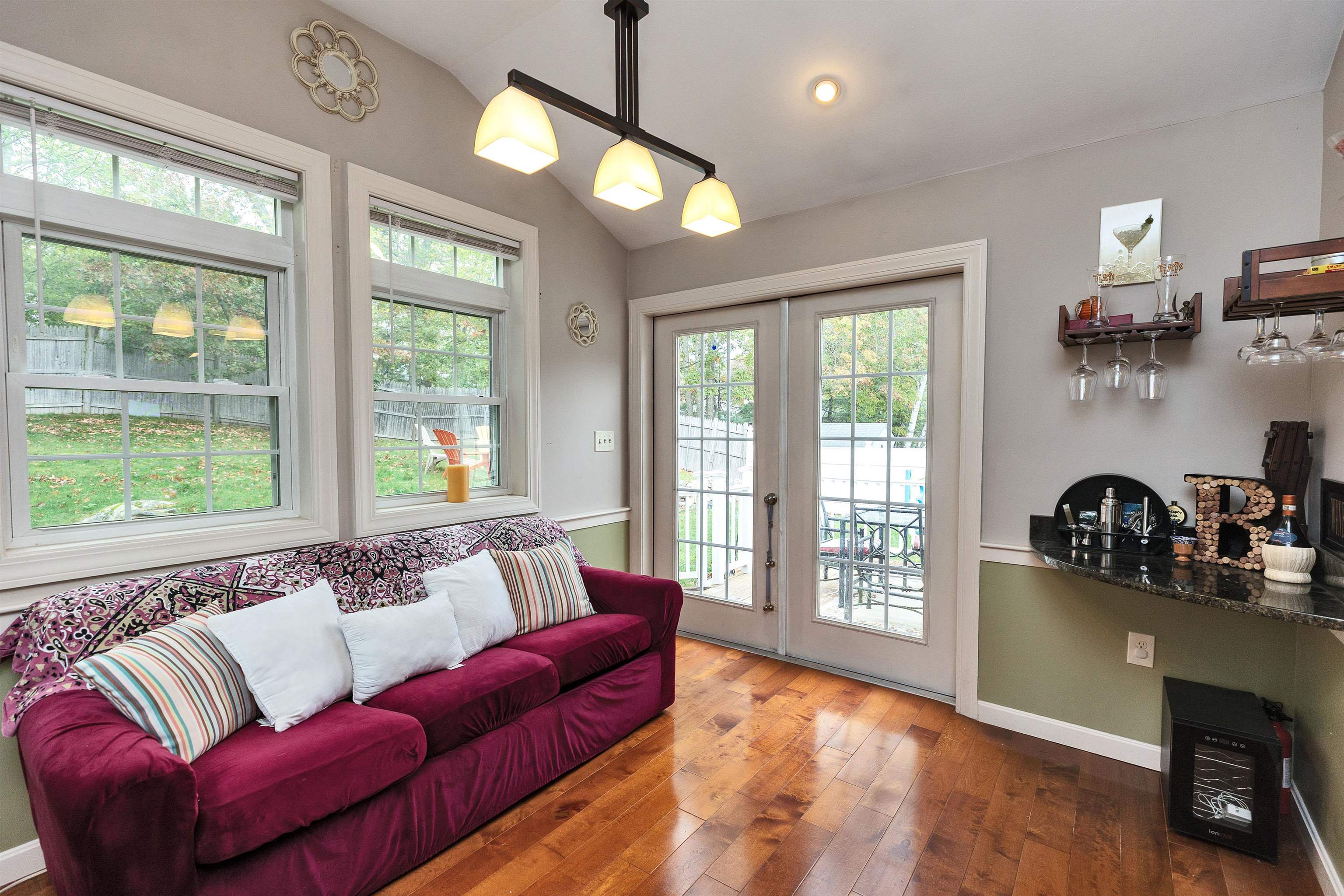 52 Jonathan Lane Manchester, NH 03104 - Photo 5 of 55