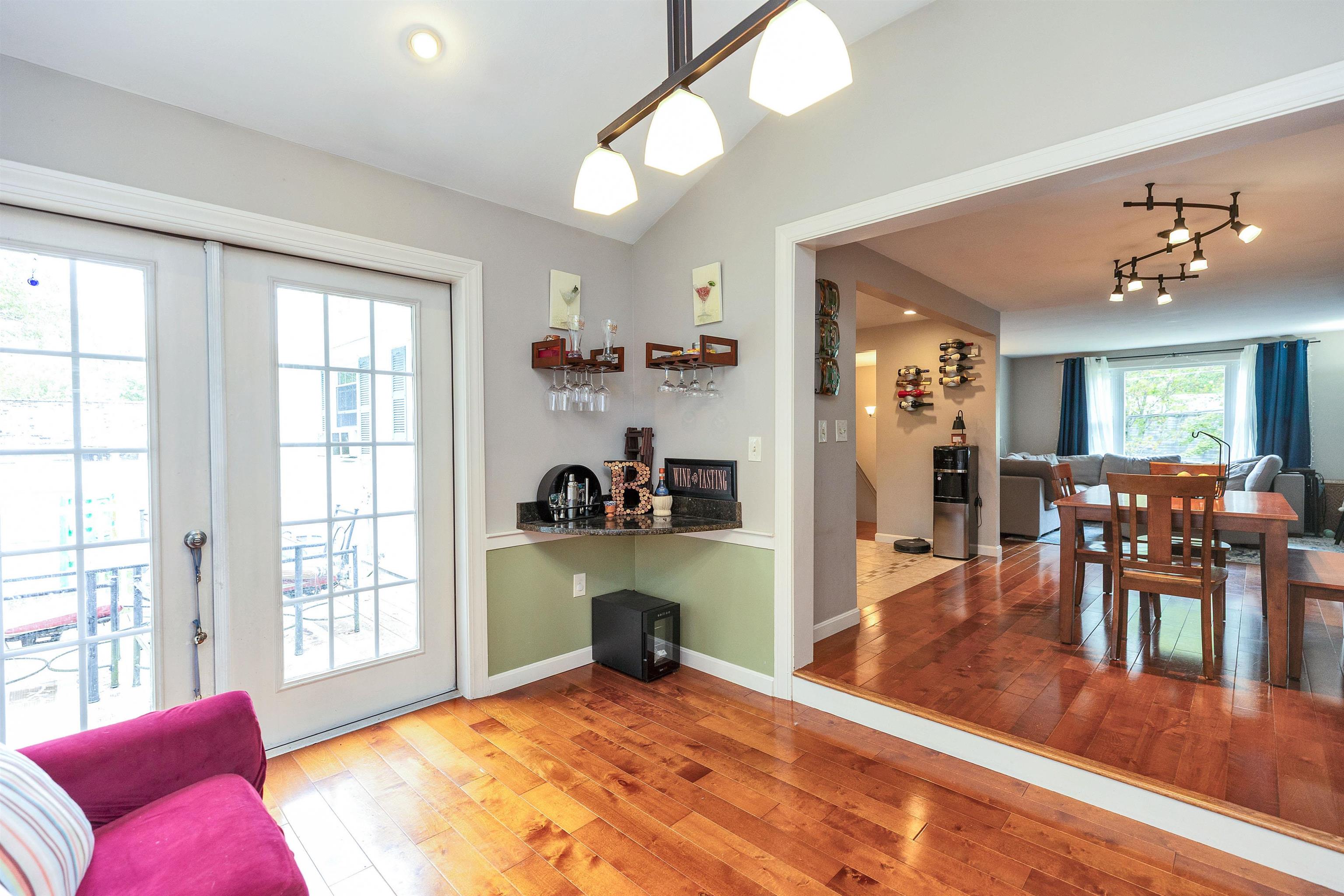 52 Jonathan Lane Manchester, NH 03104 - Photo 8 of 55