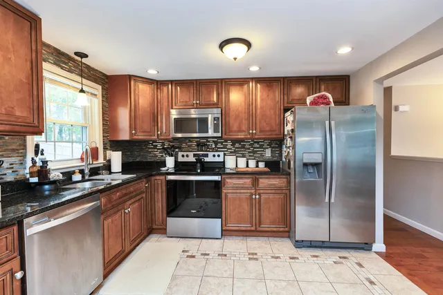 $3,850 | 52 Jonathan Lane, Manchester, NH 03104