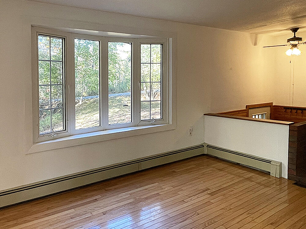 178 Lower Cross Road Nobleboro, ME 04555 - Photo 21 of 50 Living Room